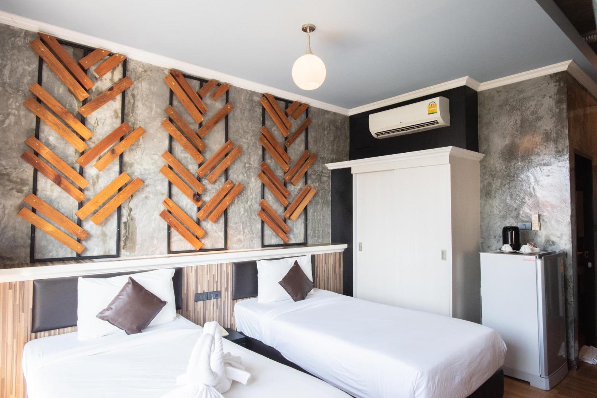 The Proud Hotel Ubon Ratchathani Esterno foto