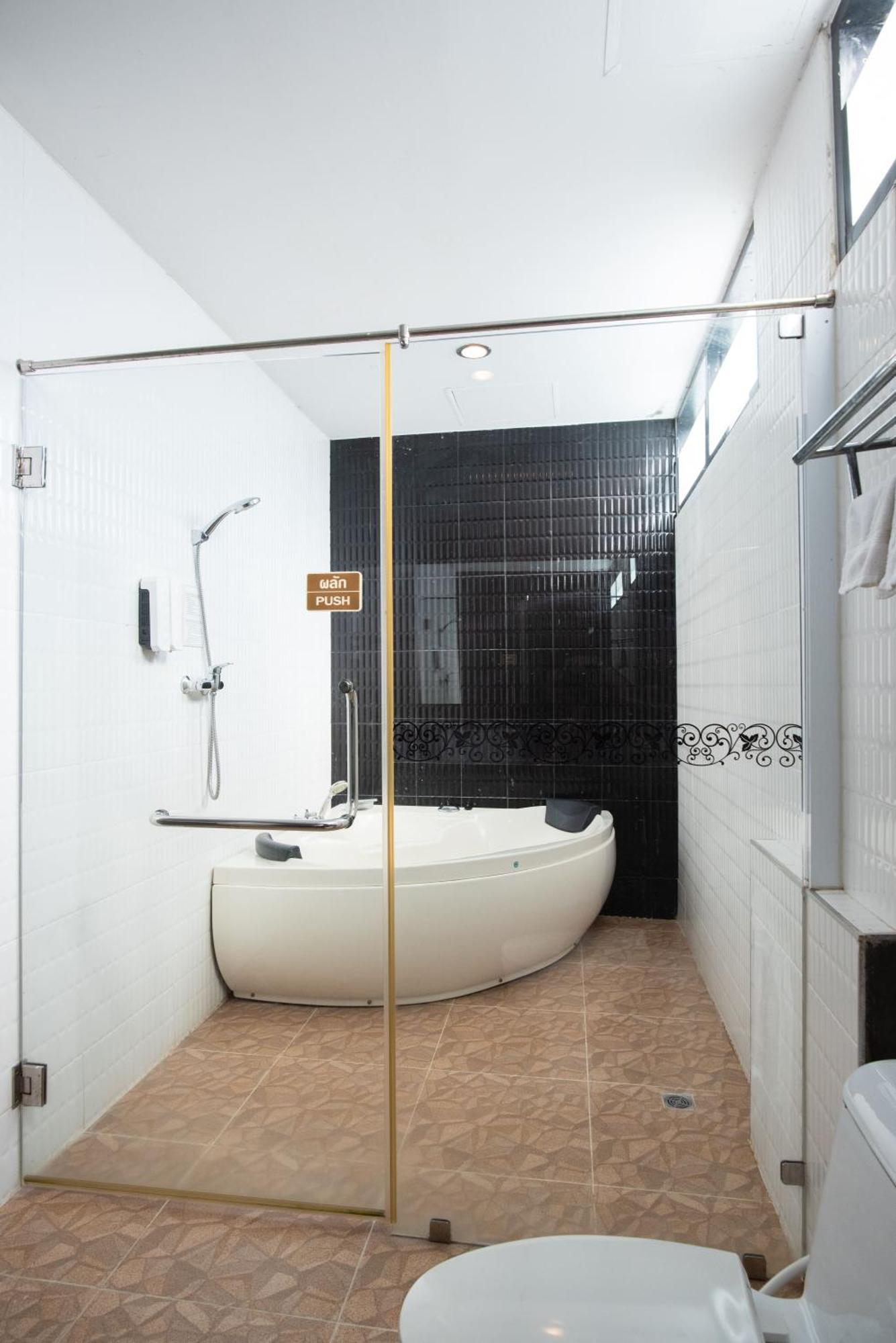 The Proud Hotel Ubon Ratchathani Esterno foto