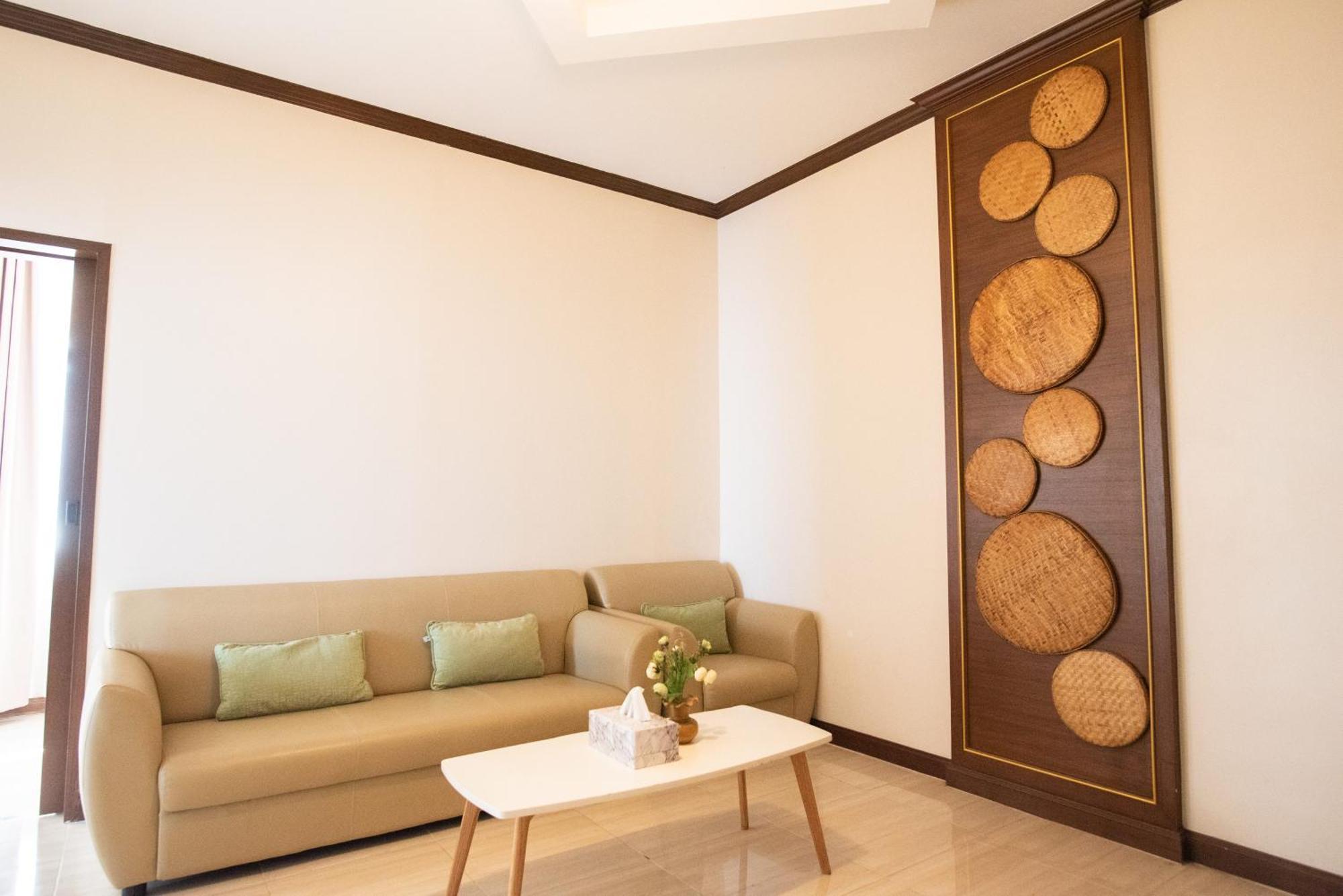 The Proud Hotel Ubon Ratchathani Esterno foto