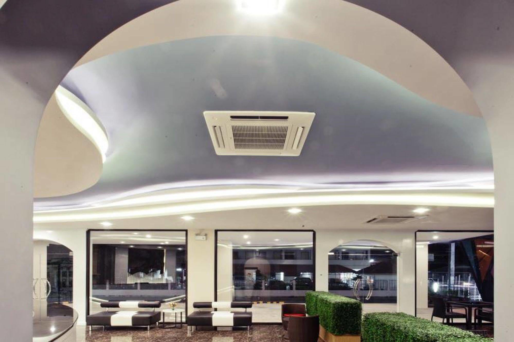 The Proud Hotel Ubon Ratchathani Esterno foto